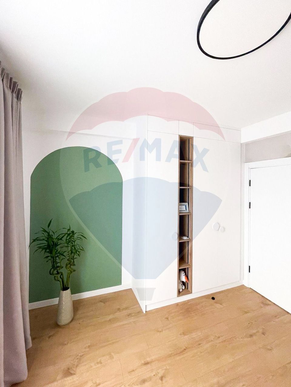 House / Villa for sale in Mogosoaia, shop, bus, utilities