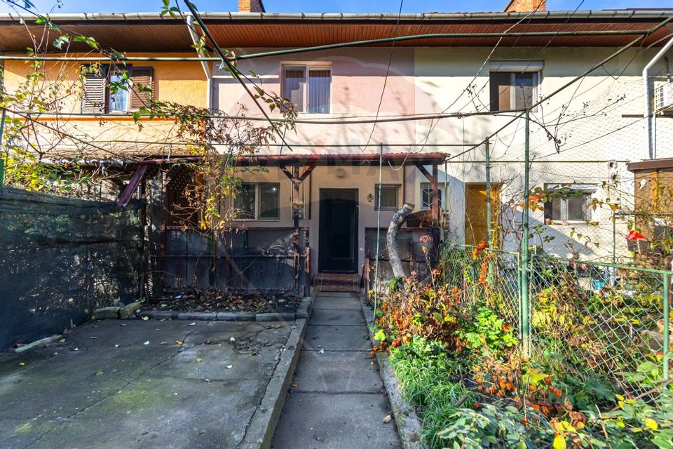 Casă "insiruita" 3 camere D+P+1+ pod/  str Forjei  - Brasov