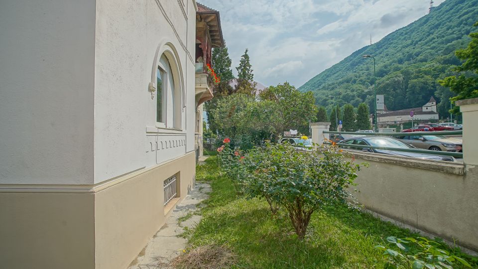 REZERVAT! De vânzare apartament 4 camere în vilă impozantă