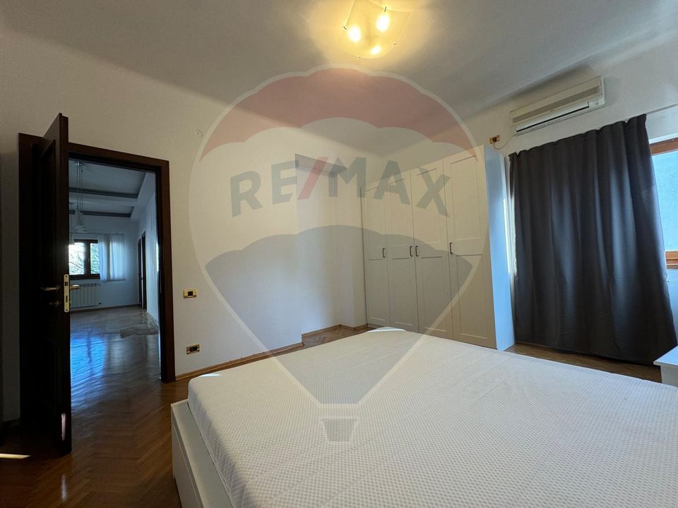 Apartament cu 4 camere de închiriat în zona Casin