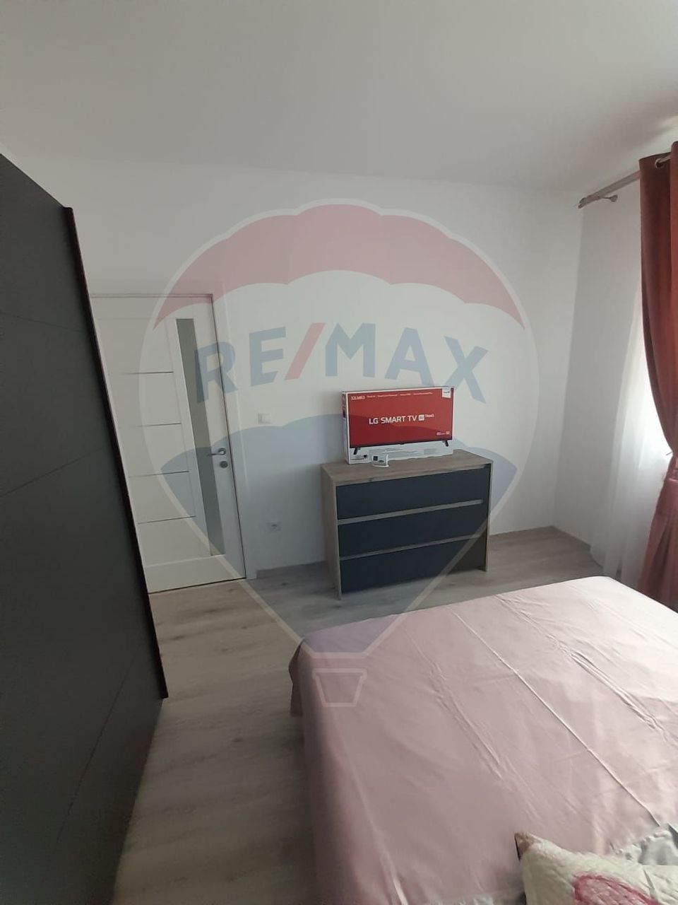 Apartament cu 3 camere de închiriat în zona Vest