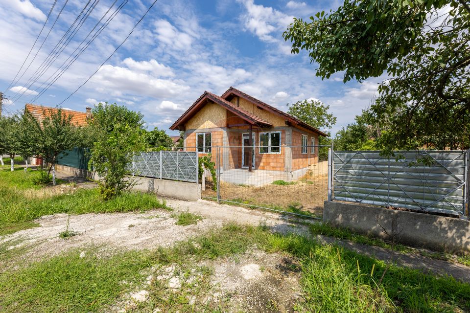 Casă cu 3 camere la rosu, in Vladimirescu  de vanzare