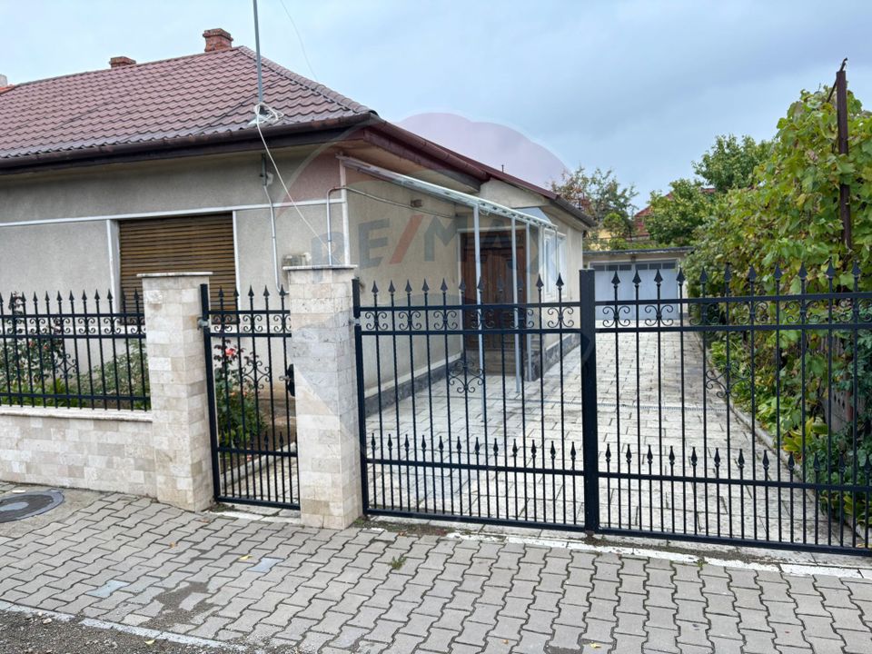 Casă / Vilă cu 5 camere de vânzare în Aleșd zona Ultracentral