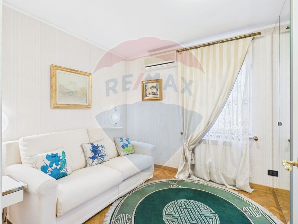 Spectacular villa in Balotesti, 5000 sqm courtyard and indoor pool