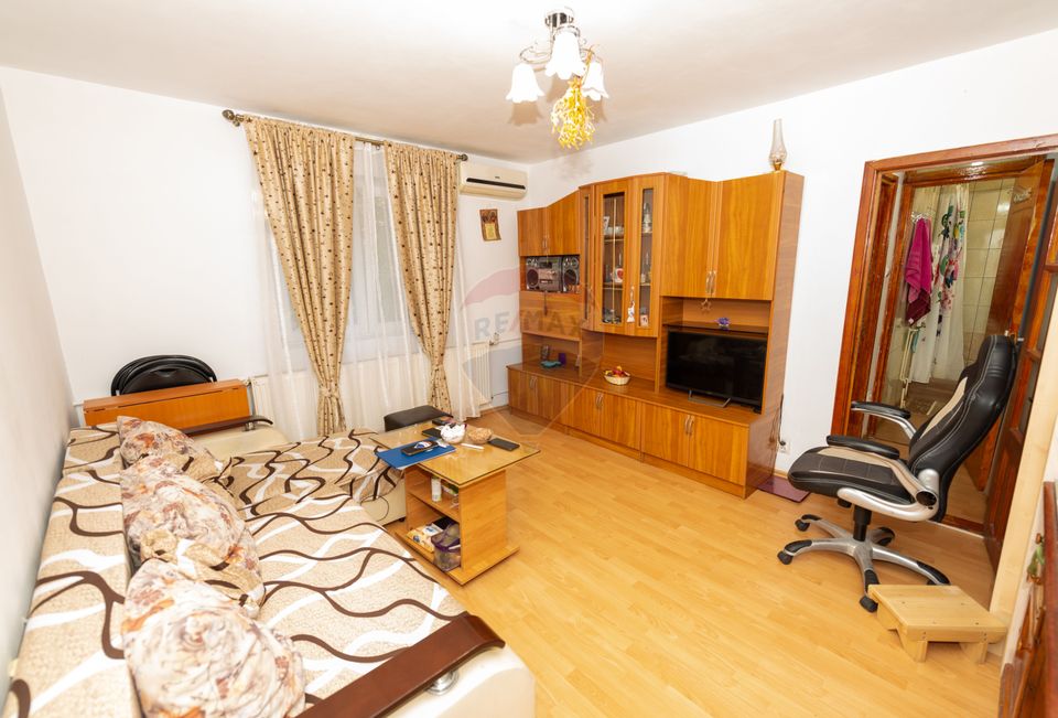 Apartament cu 2 camere de vanzare  Piata Resita , 38mp