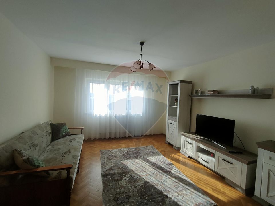 Apartament cu 3 camere de inchiriat