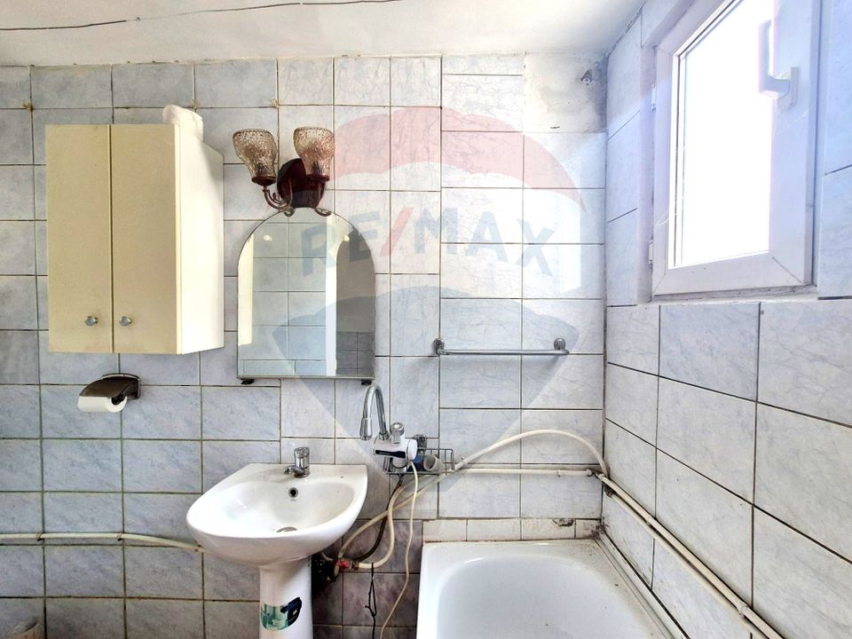 Casa de vanzare pretabila locuinta sau afacere | 13 Septembrie