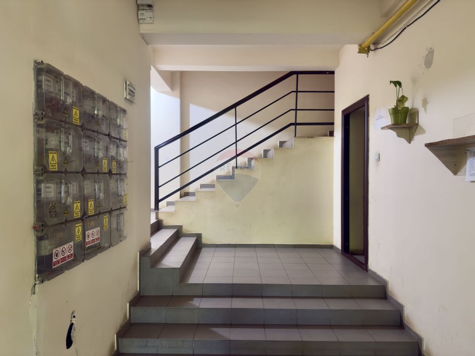 Apartament cu 3 camere de vânzare, etaj 2, zona Sud