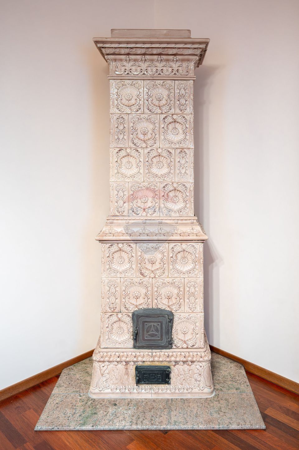 130 sqm Historic Property – Ideal for Living or Office