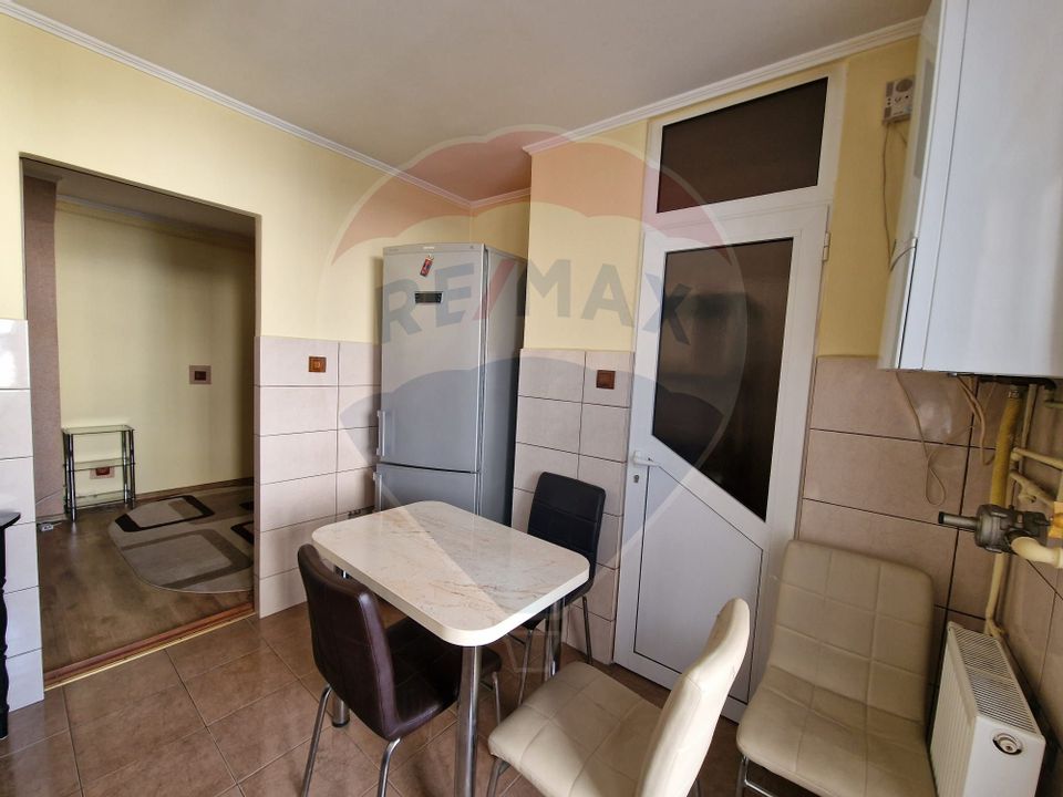 Apartament cu 4 camere de închiriat - Central
