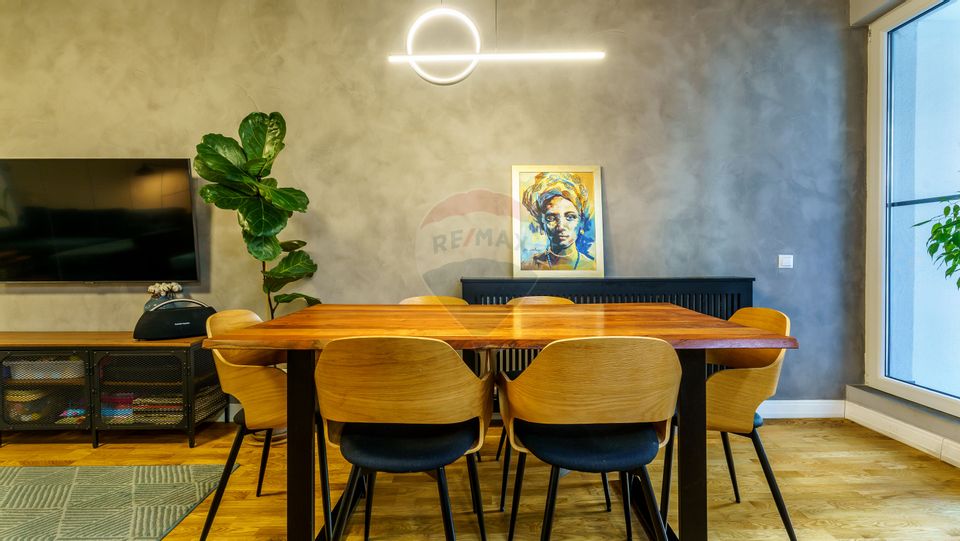 Apartament cu 3 camere de vânzare în zona Semicentral