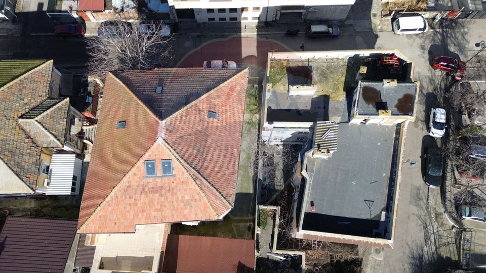 Vilă cu 16 camere de vanzare in zona Peninsula