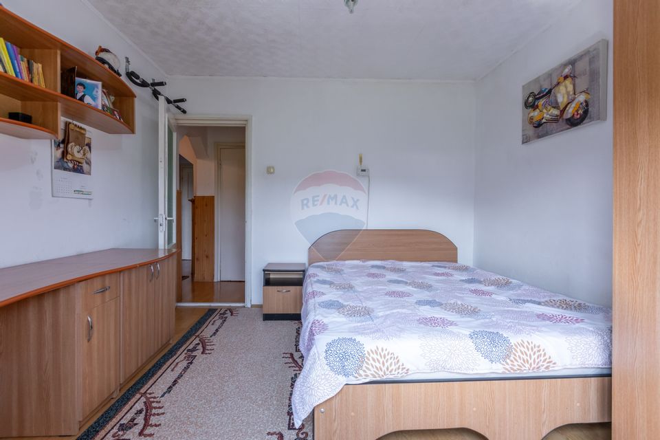 Apartament 3 camere decomandate – Strada Bicaz, zona Narcisa
