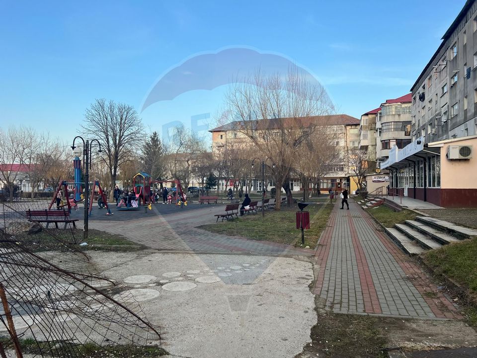 57sq.m Commercial Space for rent, Ultracentral area