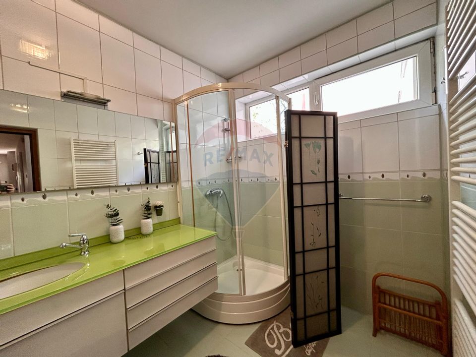 Casă / Vilă cu 16 camere de vânzare în zona Central