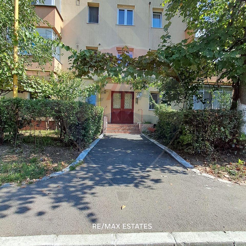 Apartament de vânzare – 2 camere semidecomandat