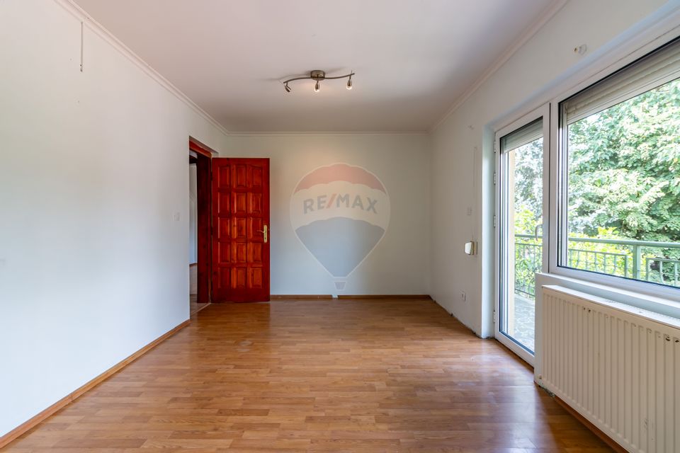 Snagov Villa for Sale | Pool, Orchard, 8 Rooms | 3077 sqm land