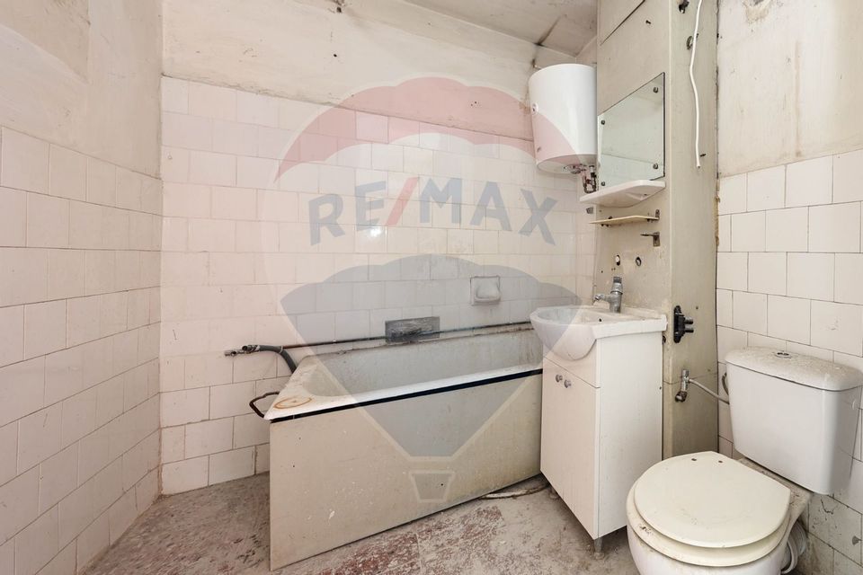 Zona Cosmos - 2 camere decomandat - Acoperis cu Garantie!