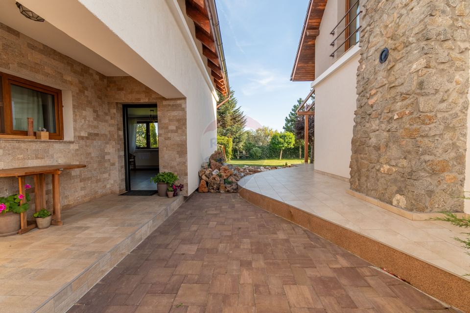 Proprietate exclusivista de vanzare: 2 case | 9 camere | 2000 mp teren