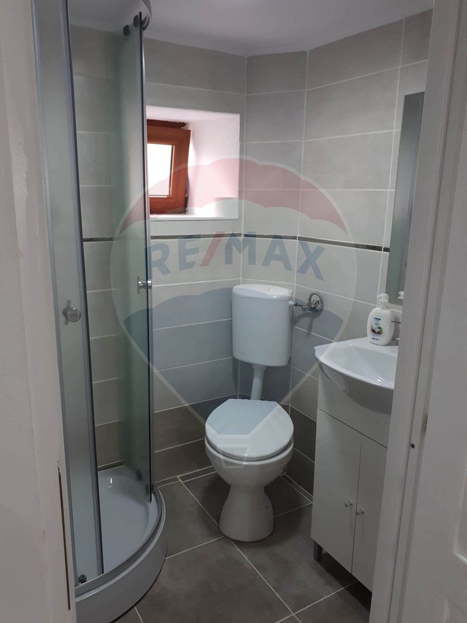 Apartament cu 4 camere de vânzare în zona Ultracentral