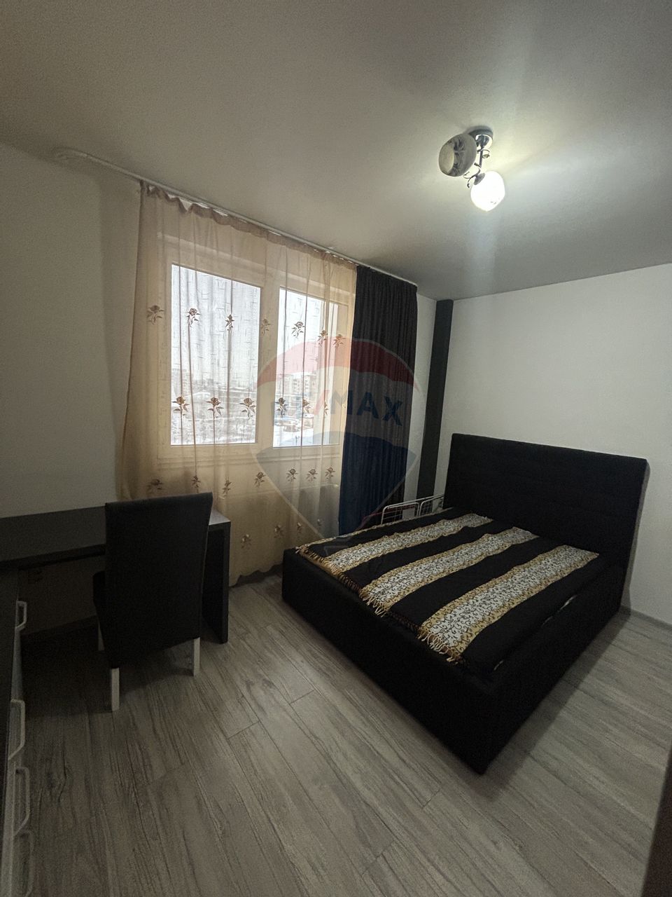 Apartament 3 camere de închiriat bloc nou lift în zona ultra Central