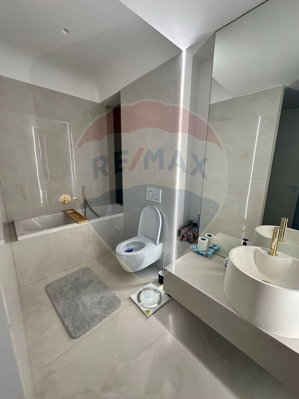 De inchiriat apartament 3 camere in Cortina North - Confort Premium