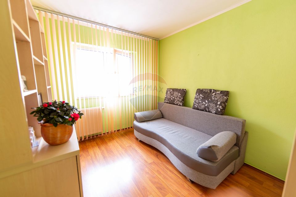 Spacious apartment for sale with 4 rooms, 2 bathrooms Răcădău