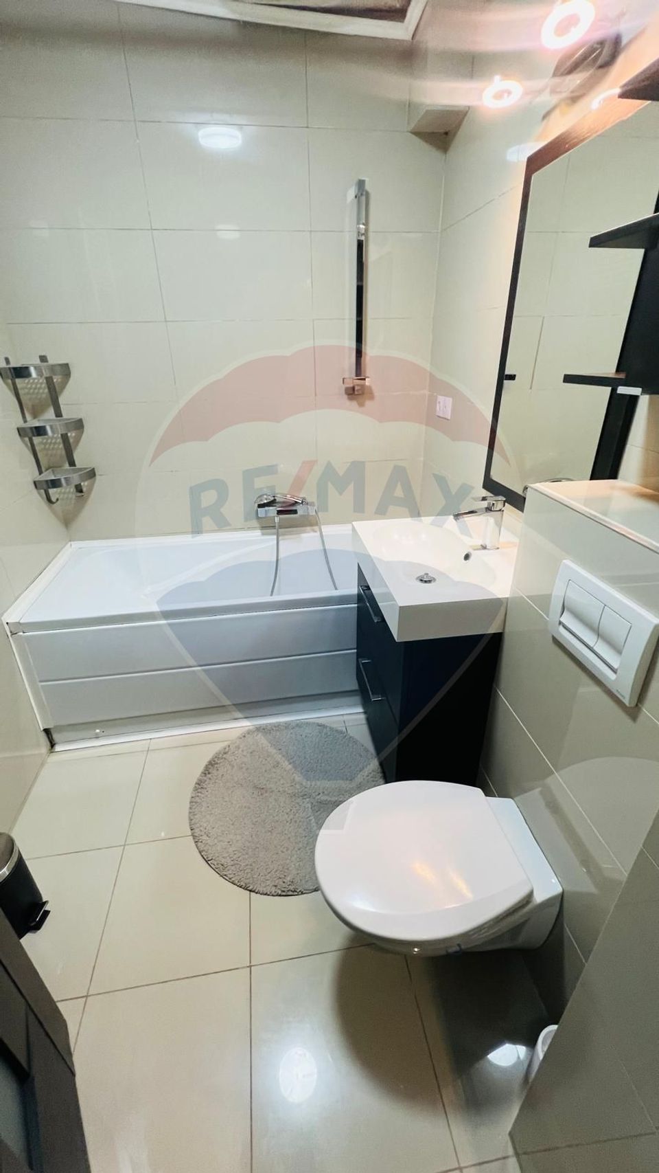 Apartament de inchiriat cu 3 camere  zona Canal 7