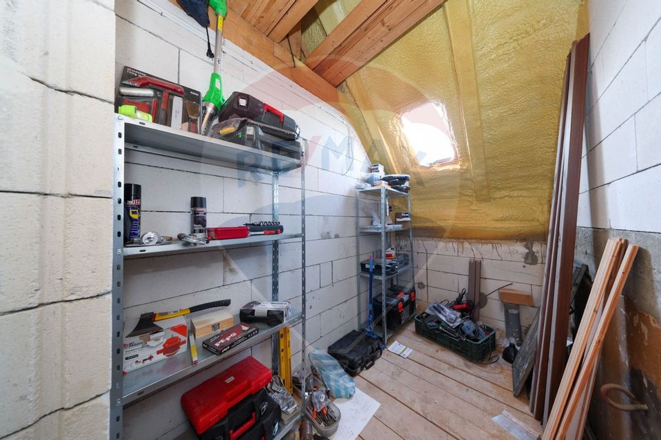 2 case cu curte proprie - locație centrala