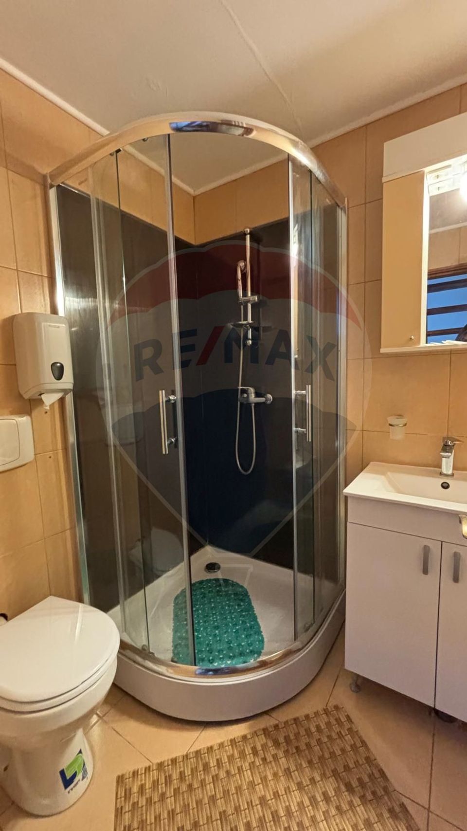 Hotel - Pensiune cu 14 duplexuri  de vânzare  CASA CU STUF Olimp