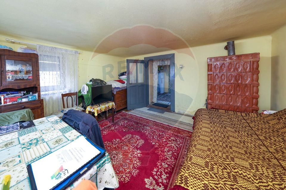 Casă de vacanta, cu annexe si pomi fructiferi, Ungra!