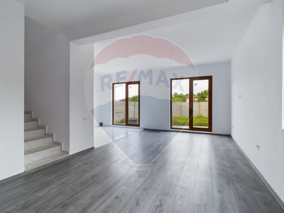 5 room House / Villa for sale