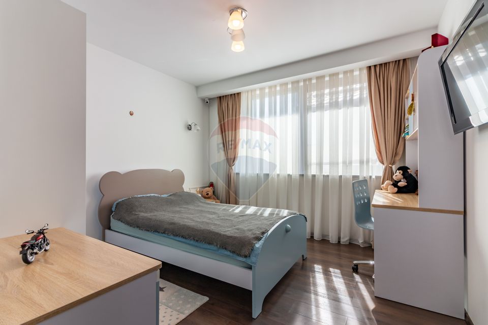 Vanzare Vila Individuala mare | 7 camere, 2 terase | P+1+2R | Curte