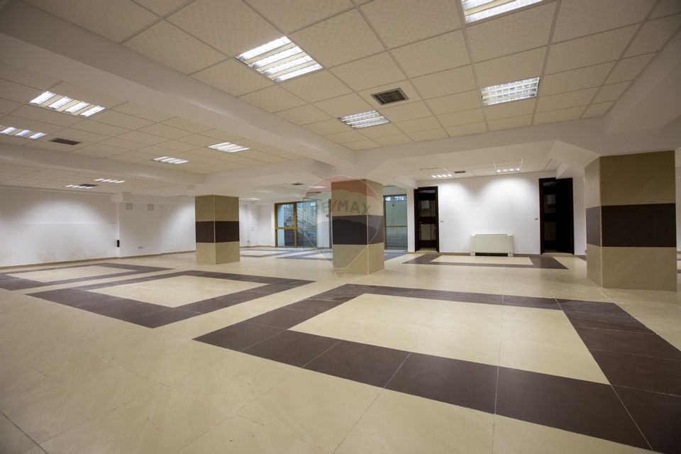 Prime Central Building in Bacău – Perfect for Corporate Offices
