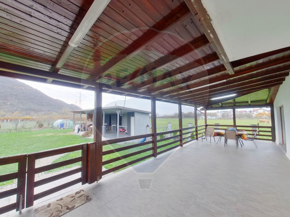 Casă / Vilă cu 6 camere de vânzare în zona Est