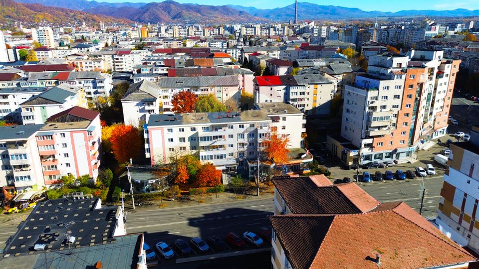 100sq.m Commercial Space for rent, Republicii area