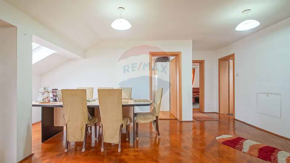 Vilă cu Teren Generos - Tractorul, Potrivită pentru Locuit sau Afacere