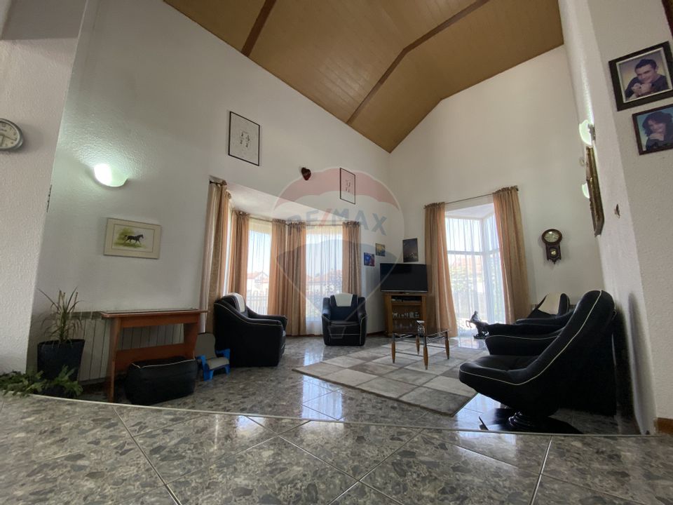 8 room House / Villa for sale