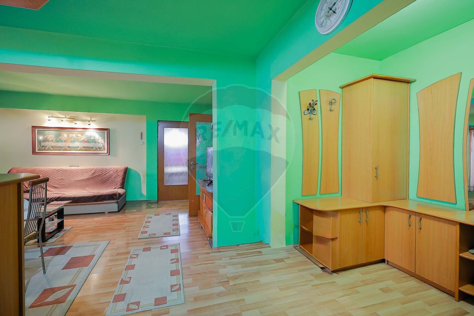 Apartament cu 4 camere, de vânzare în zona Rogerius