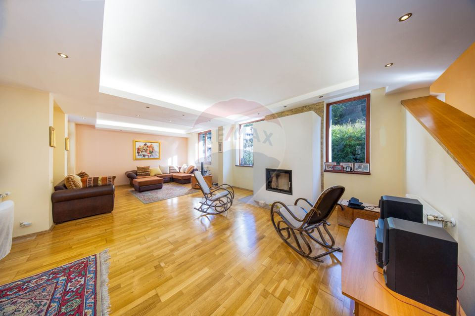 Vilă Moieciu, 375 mp util + teren 2.992 mp, View - Comision 0