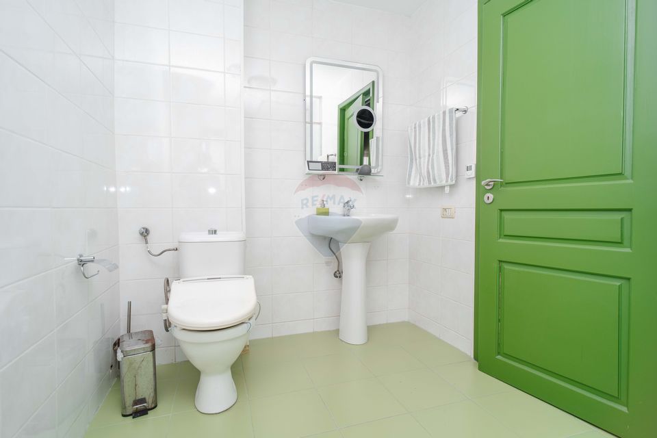 Casă / Vilă cu 10 camere, de vânzare. Todireni, Botoșani.