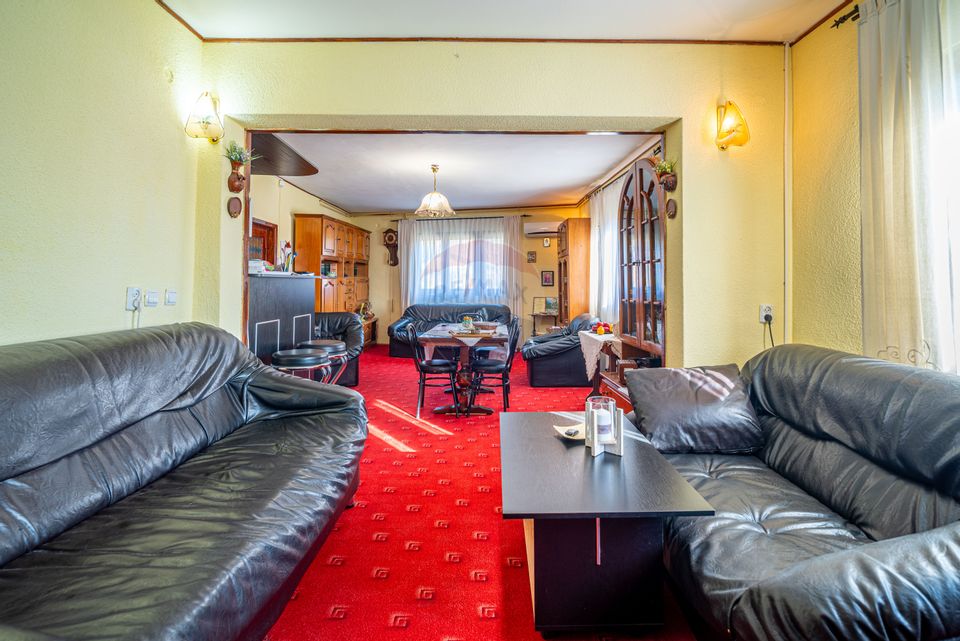 5 room House / Villa for sale