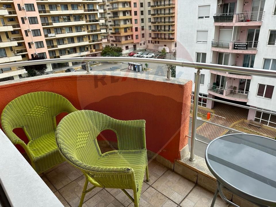 Apartament cu 2 camere de vânzare în Mamaia Nord