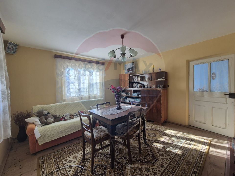 Casă de vânzare cu 4 camere si anexe in  Horgești-Recea