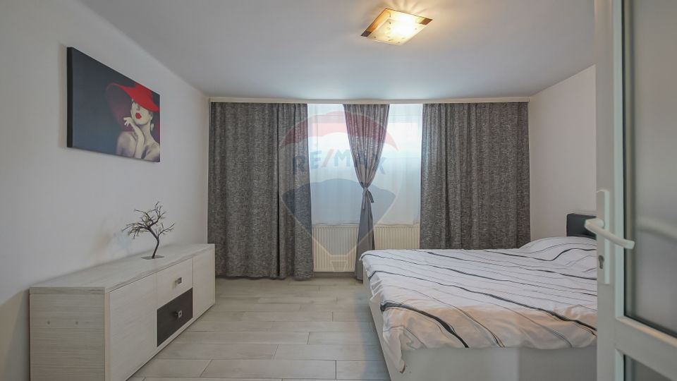 8 room House / Villa for sale, Aurel Vlaicu area