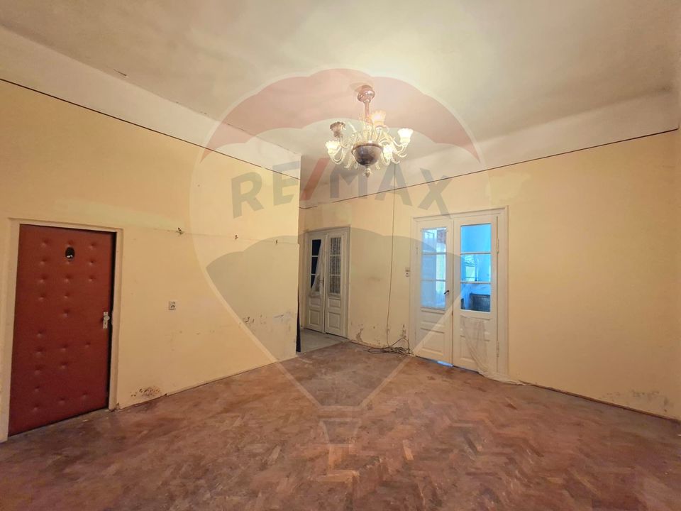 Proprietate centrală Arad,  cotă teren mare, acces auto