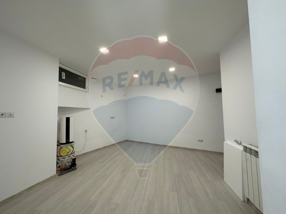 71.8sq.m Commercial Space for rent, Ultracentral area