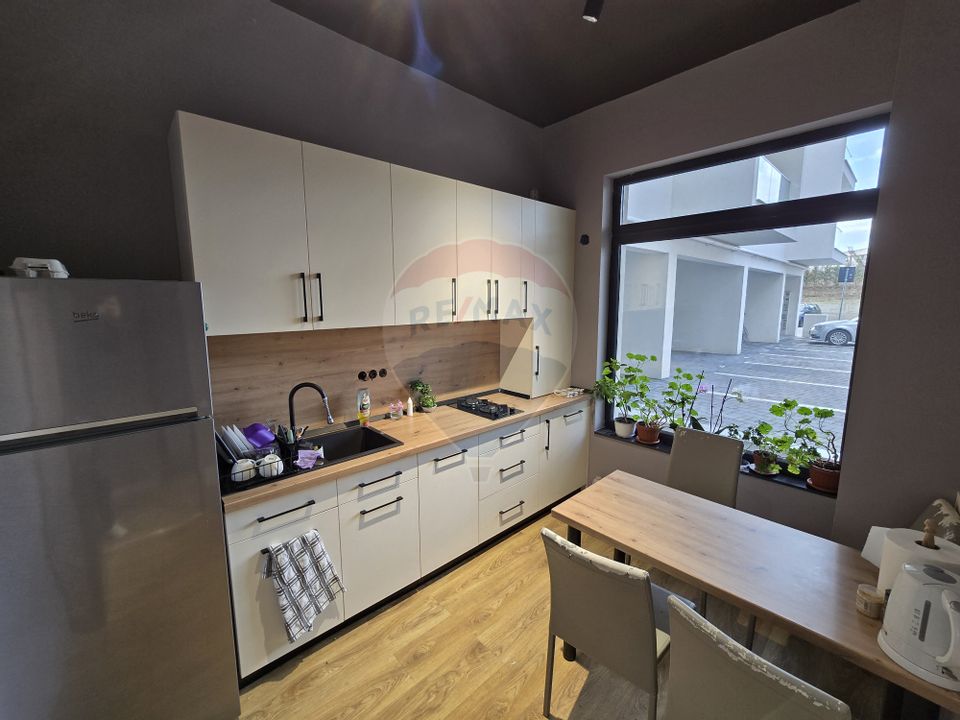 Spatiu Comercial/Birouri | 174 mp | 3 Intrări | 4 Locuri de Parcare