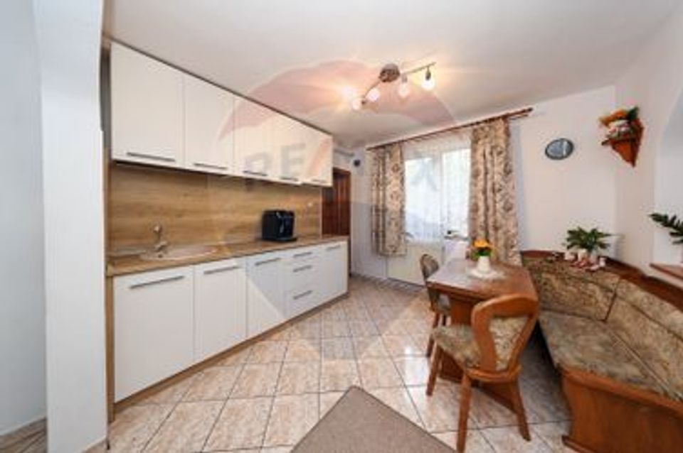 8 room House / Villa for sale, Central area