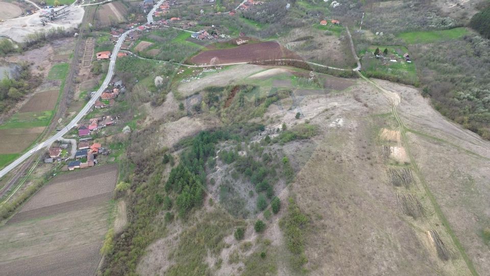 Teren de vânzare - 207.000 mp în Benesat, cu panoramă  spectaculoasă.